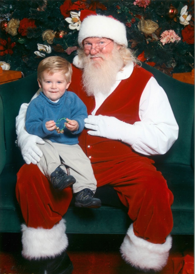Hildebrand Christmas ScreenSaver/800x600_2006-12-22-12 Ian Visits Santa.jpg